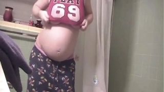 pregnant hot babe bathroom selfie for her lover